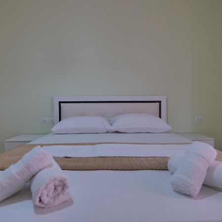 Noel Sea View Apartments Sarande Ngoại thất bức ảnh